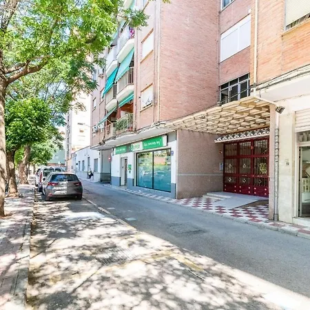 Daire Modern Close To The City Center And Alhambra